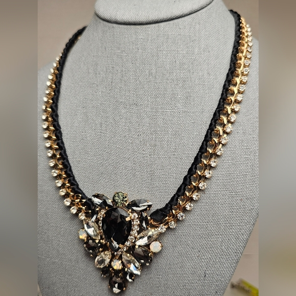 [GUESS] Gold Tone Multi-Color Stones Collar Statement Necklace - Picture 5 of 16